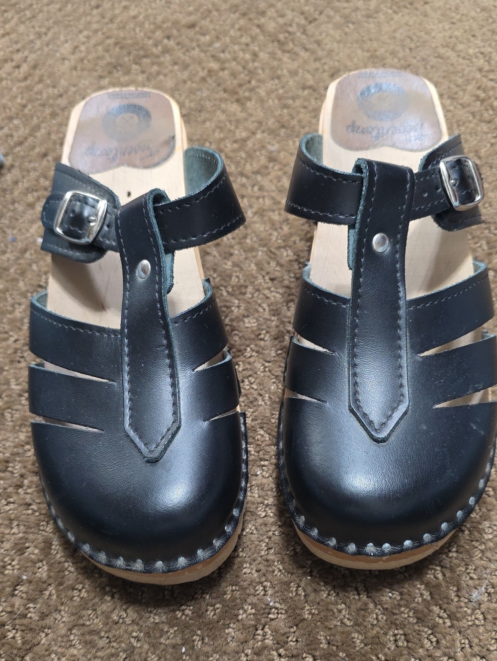 Troentorp Black Leather Closed-Toe Clog Sandals